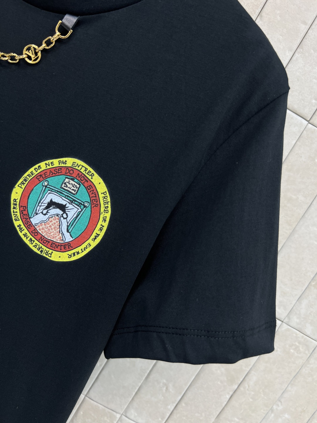 L家 25秋冬新款 猫咪🐱刺绣徽标短袖T恤 胸口刺绣圆形猫咪图案徽标点缀 人手必备基础款 各种好好搭配 