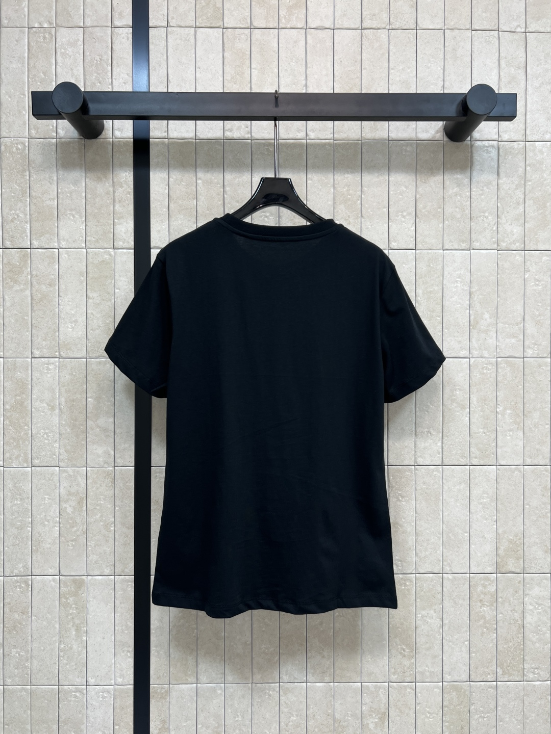 L家 25秋冬新款 猫咪🐱刺绣徽标短袖T恤 胸口刺绣圆形猫咪图案徽标点缀 人手必备基础款 各种好好搭配 