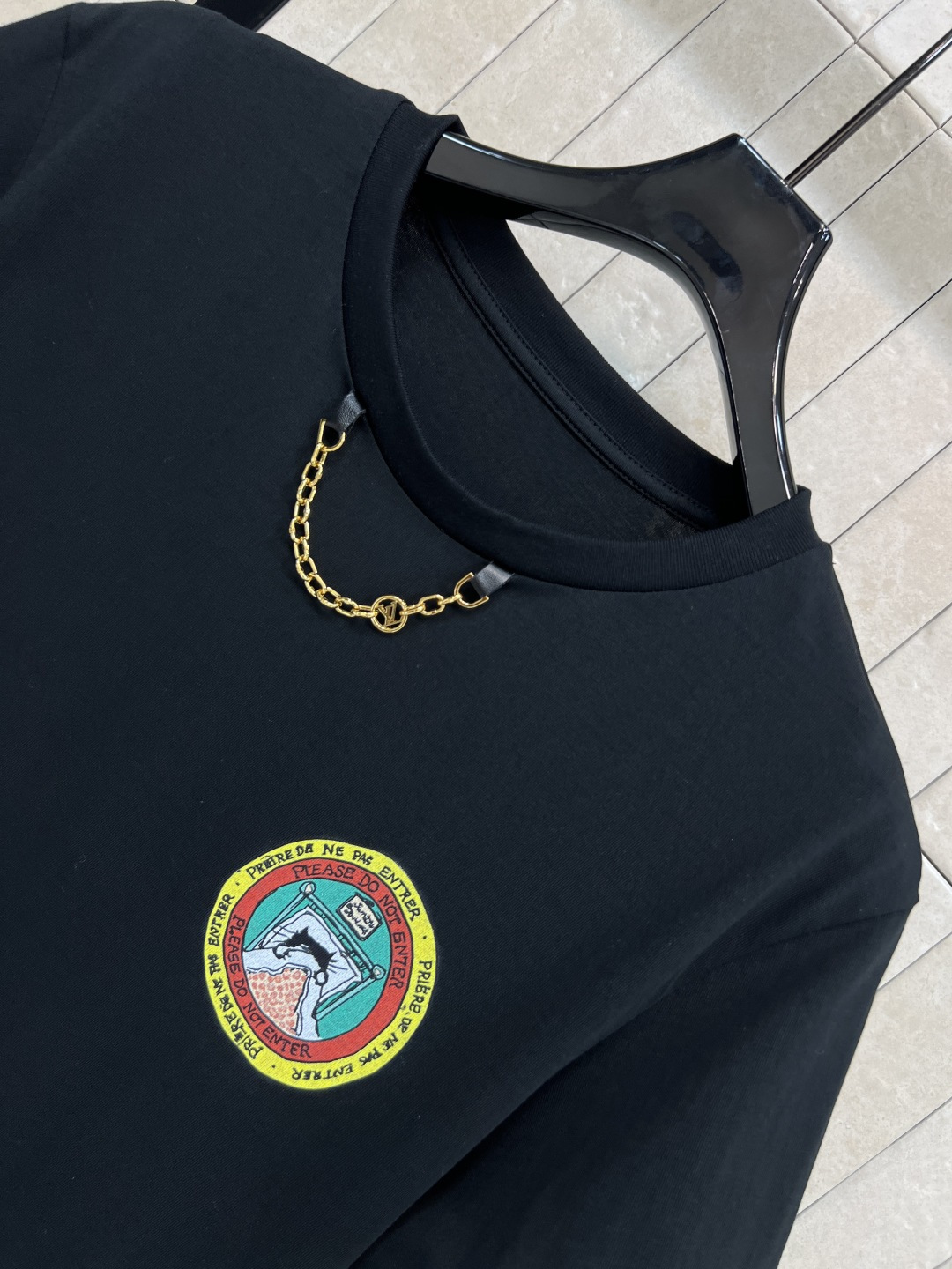 L家 25秋冬新款 猫咪🐱刺绣徽标短袖T恤 胸口刺绣圆形猫咪图案徽标点缀 人手必备基础款 各种好好搭配 