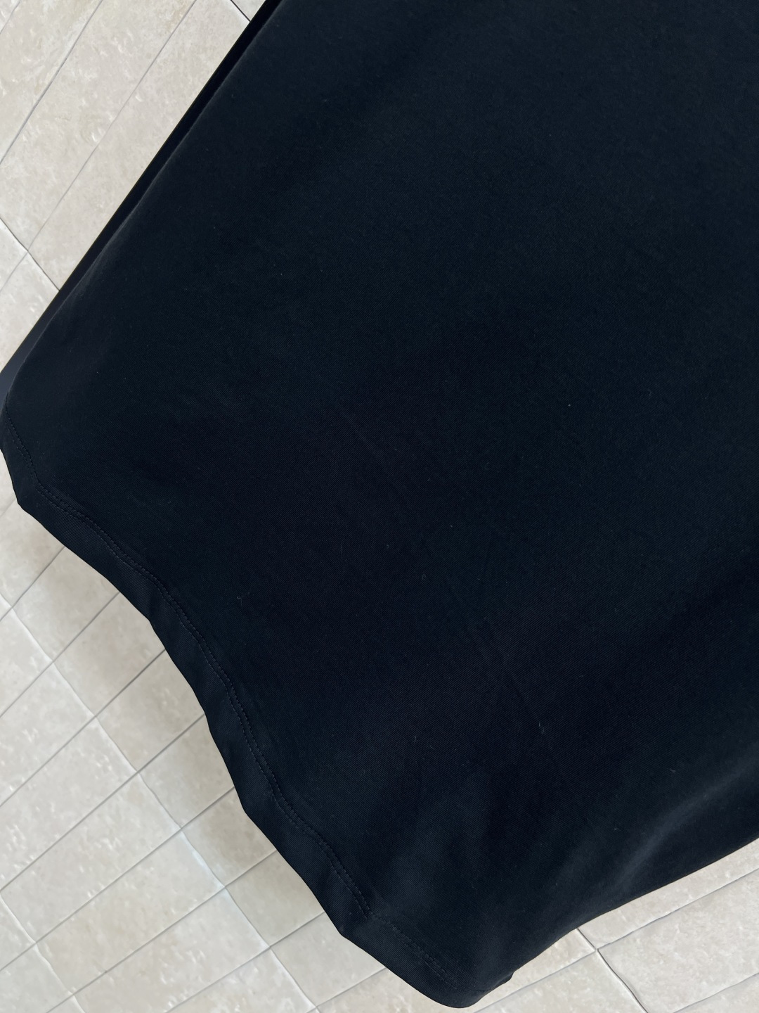 L家 25秋冬新款 猫咪🐱刺绣徽标短袖T恤 胸口刺绣圆形猫咪图案徽标点缀 人手必备基础款 各种好好搭配 