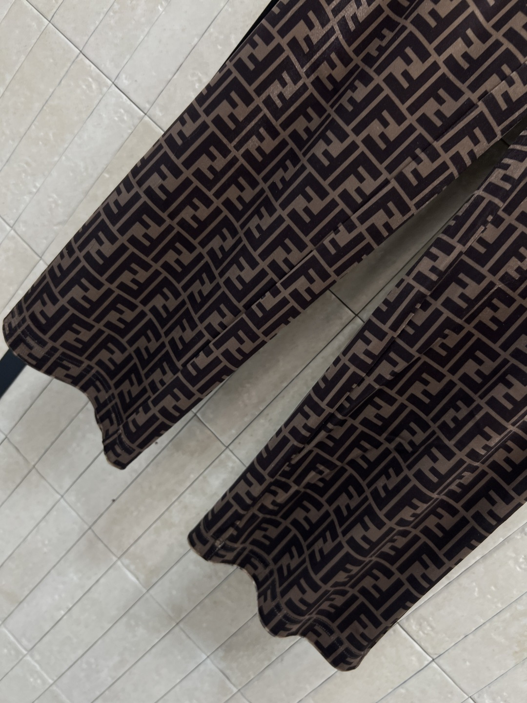 FD家 25秋冬新款 腰间字母提花丝绒裤 定制的FF字母织带拼接 直简阔腿裤型 一秒显瘦又百搭 显高显瘦