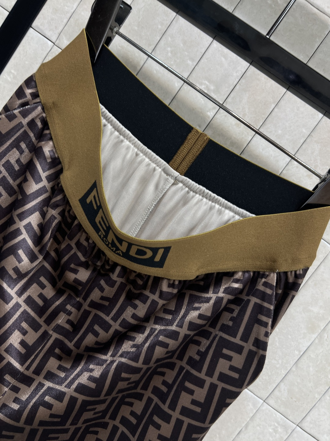 FD家 25秋冬新款 腰间字母提花丝绒裤 定制的FF字母织带拼接 直简阔腿裤型 一秒显瘦又百搭 显高显瘦