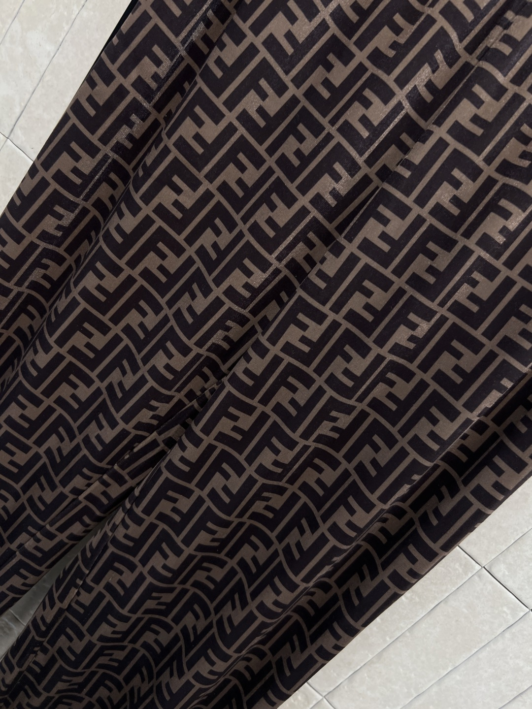 FD家 25秋冬新款 腰间字母提花丝绒裤 定制的FF字母织带拼接 直简阔腿裤型 一秒显瘦又百搭 显高显瘦