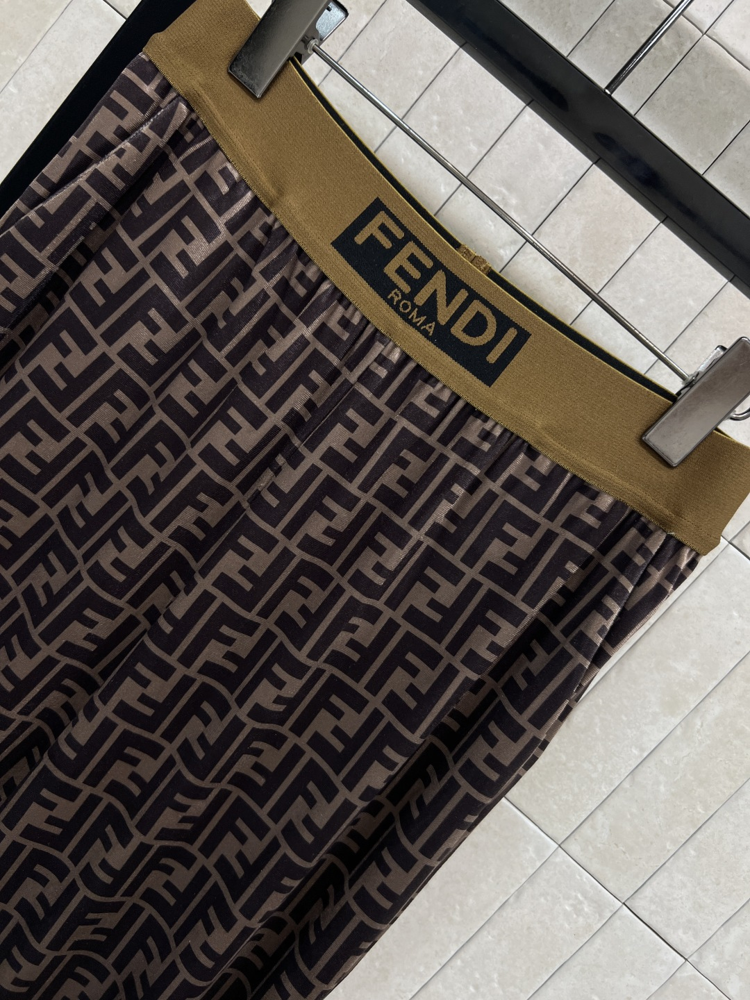 FD家 25秋冬新款 腰间字母提花丝绒裤 定制的FF字母织带拼接 直简阔腿裤型 一秒显瘦又百搭 显高显瘦