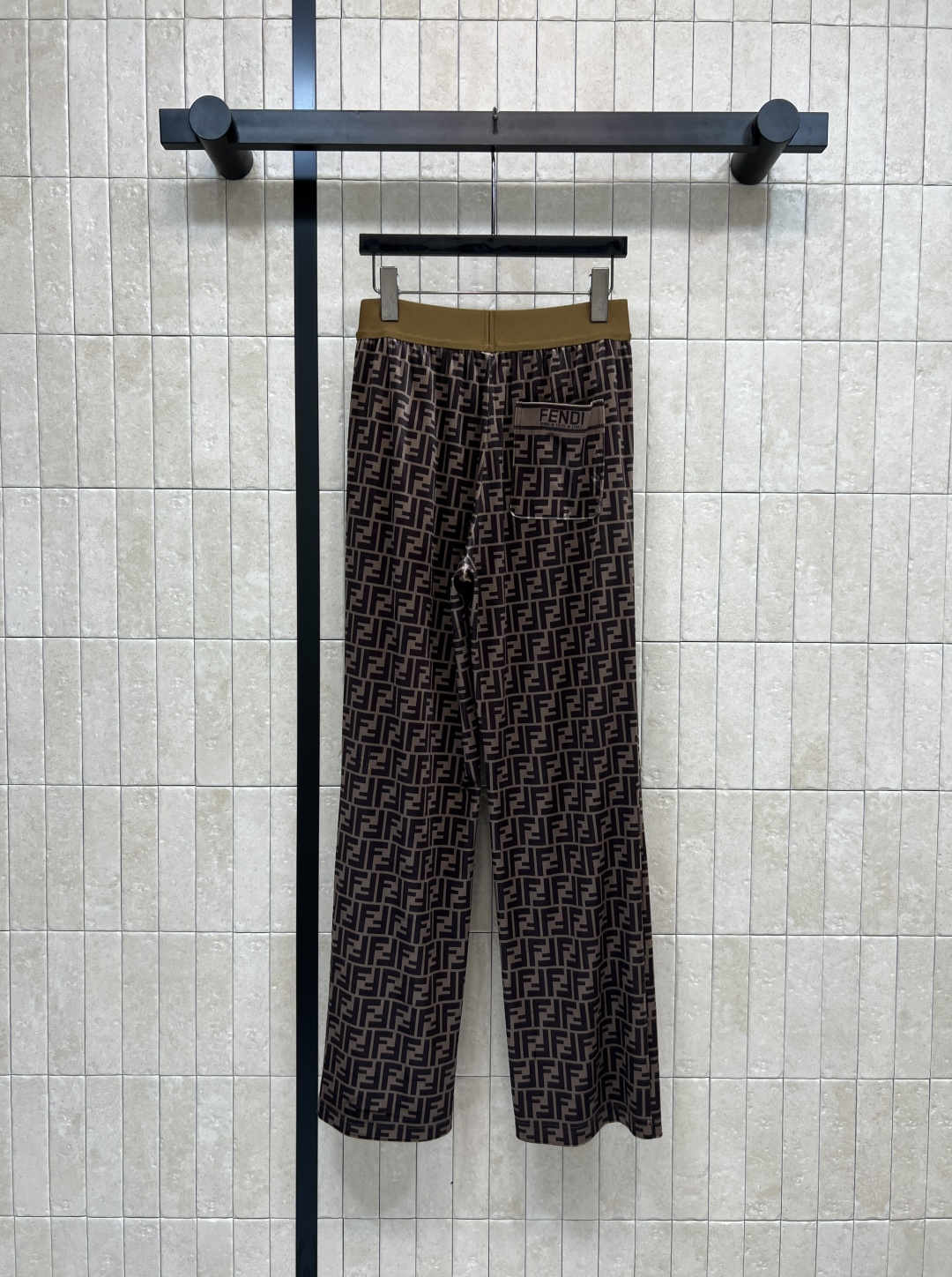 FD家 25秋冬新款 腰间字母提花丝绒裤 定制的FF字母织带拼接 直简阔腿裤型 一秒显瘦又百搭 显高显瘦