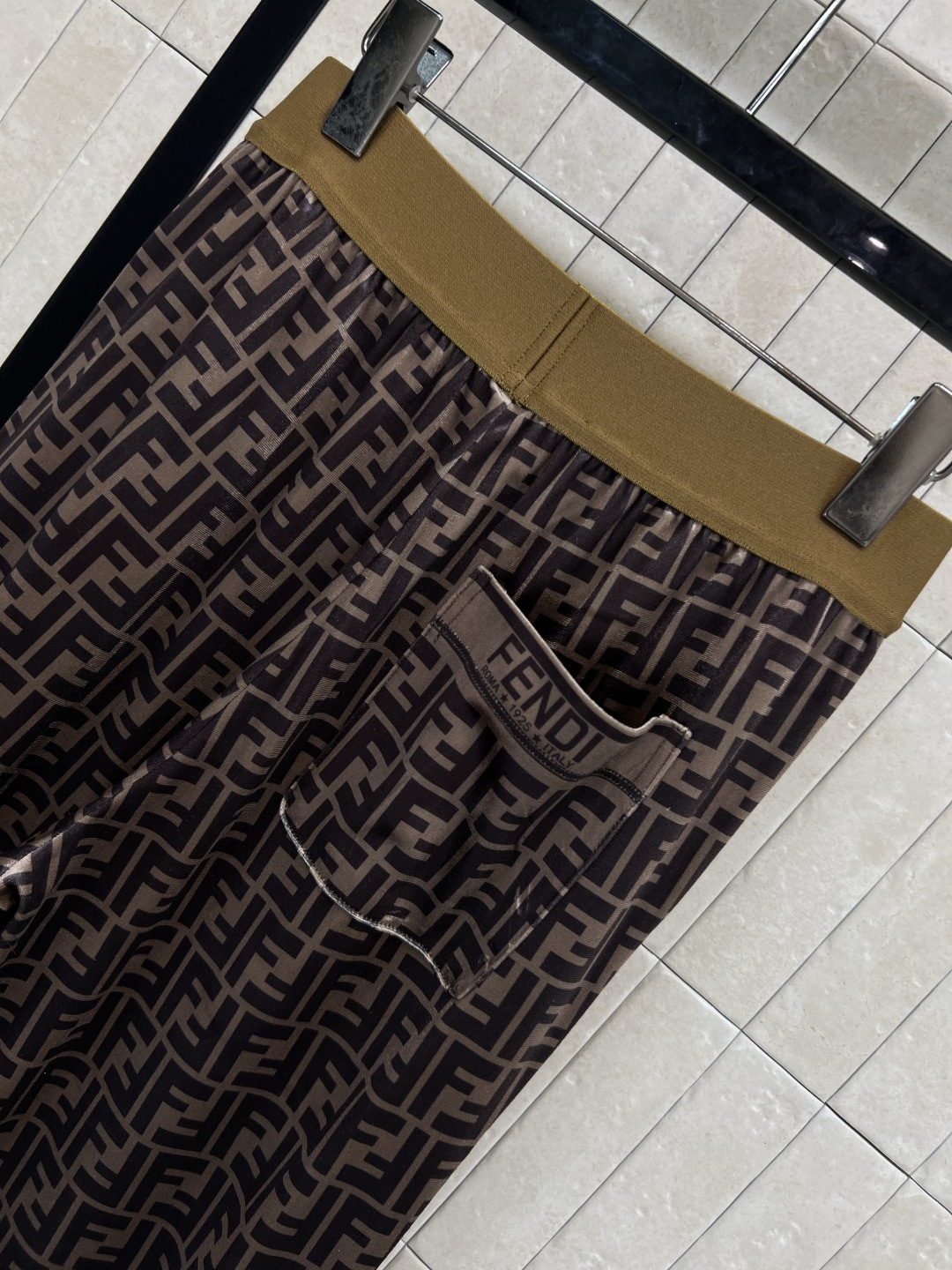 FD家 25秋冬新款 腰间字母提花丝绒裤 定制的FF字母织带拼接 直简阔腿裤型 一秒显瘦又百搭 显高显瘦