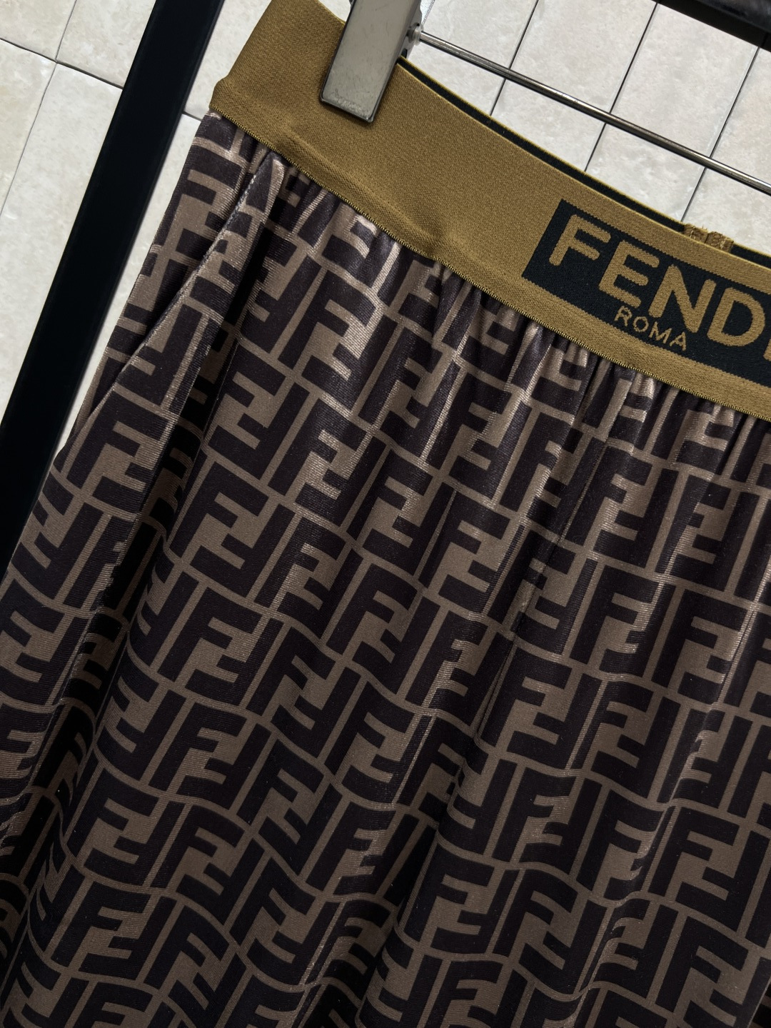 FD家 25秋冬新款 腰间字母提花丝绒裤 定制的FF字母织带拼接 直简阔腿裤型 一秒显瘦又百搭 显高显瘦