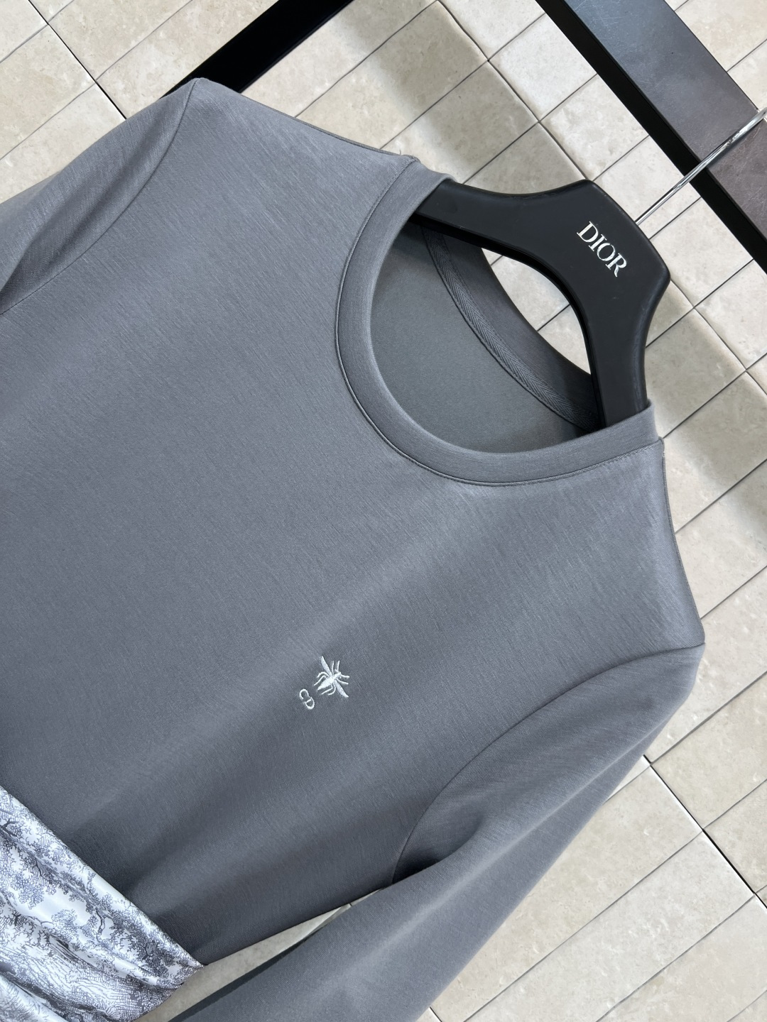 D家 25秋冬新款 丝巾收腰长款连衣裙 上身真的超级爱了 减龄的百搭色系 一秒衬托肤色 配送经典丛林动物