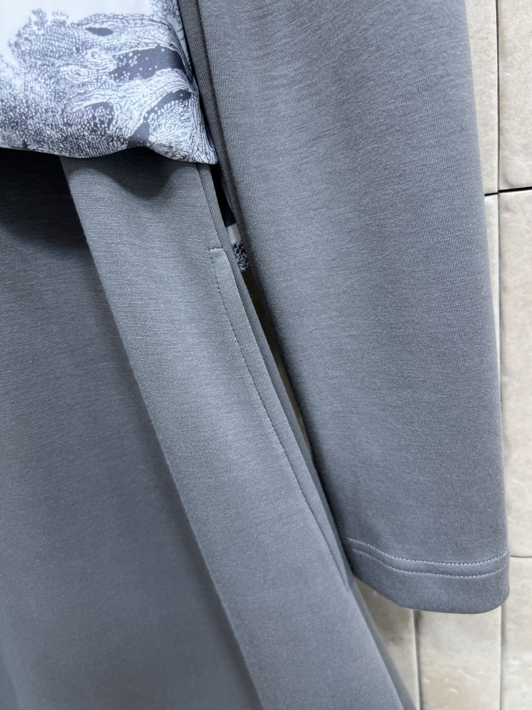 D家 25秋冬新款 丝巾收腰长款连衣裙 上身真的超级爱了 减龄的百搭色系 一秒衬托肤色 配送经典丛林动物