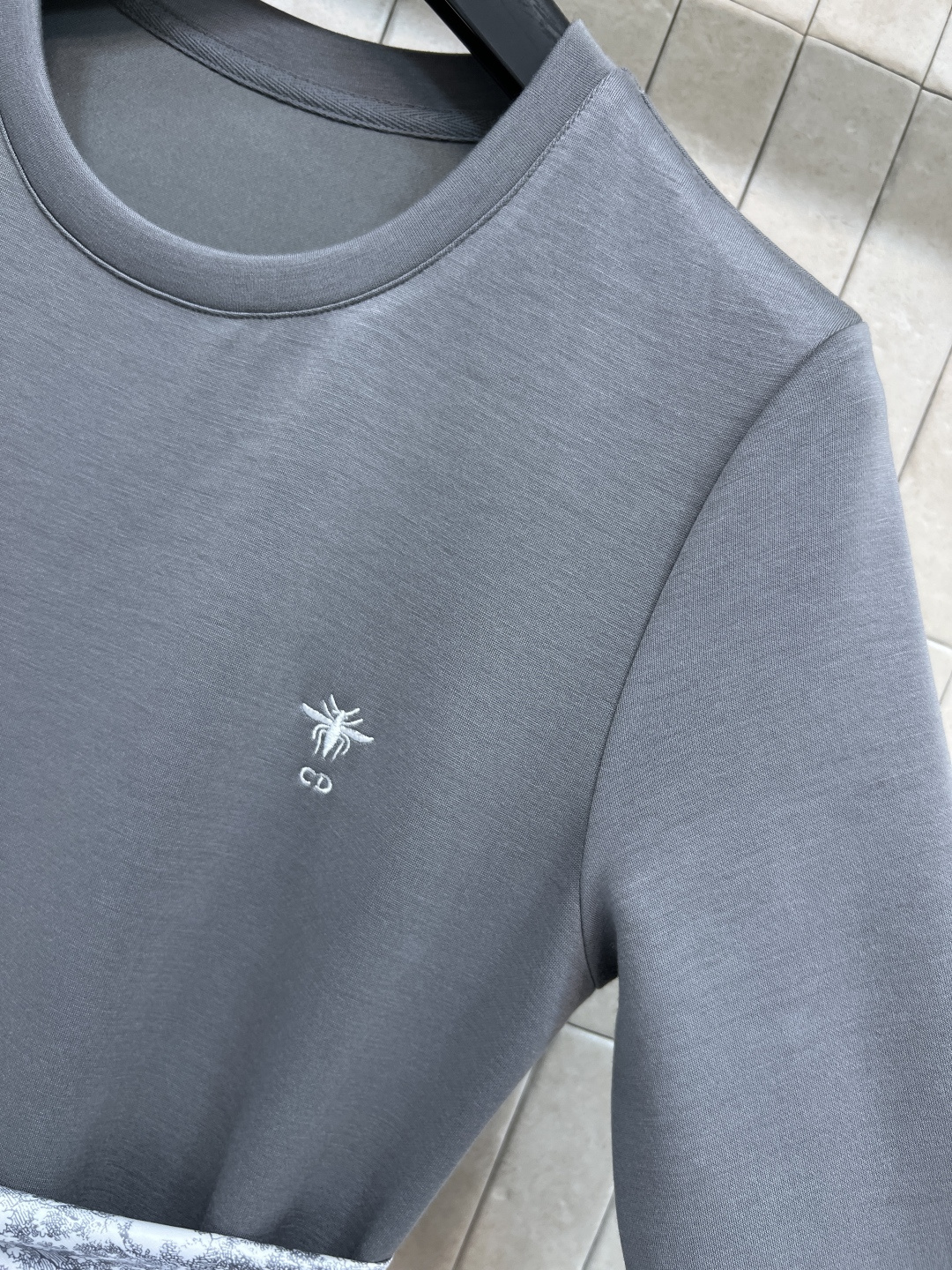 D家 25秋冬新款 丝巾收腰长款连衣裙 上身真的超级爱了 减龄的百搭色系 一秒衬托肤色 配送经典丛林动物