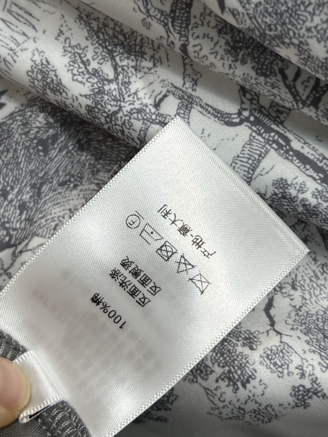 D家 25秋冬新款 丝巾收腰长款连衣裙 上身真的超级爱了 减龄的百搭色系 一秒衬托肤色 配送经典丛林动物