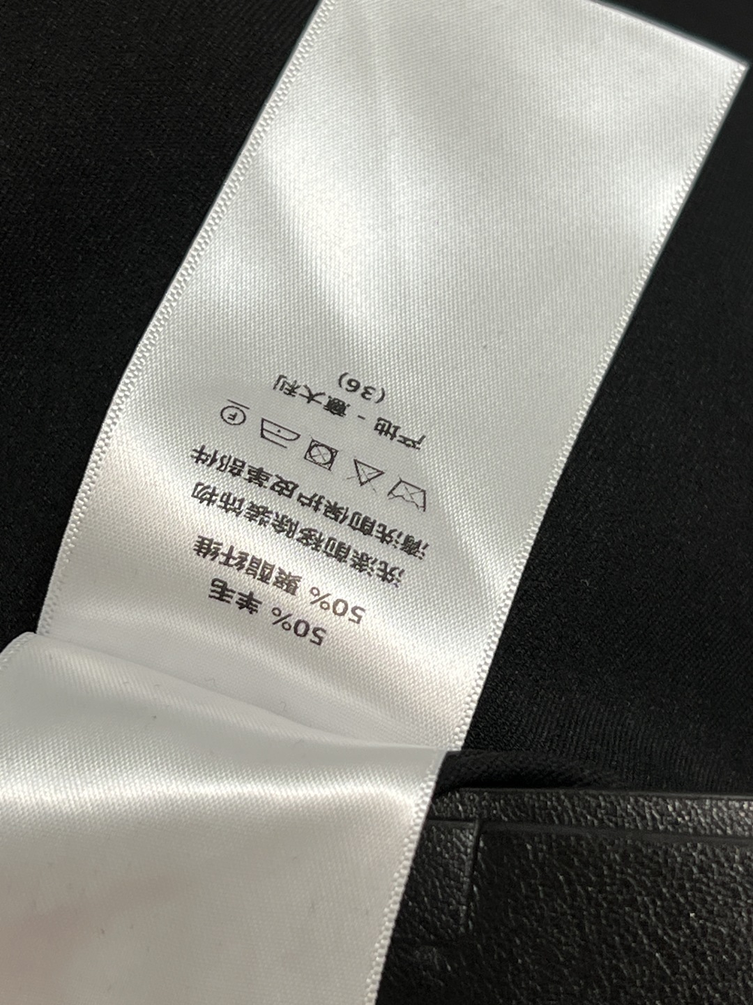 D家 25秋冬新款 金属logo腰带装饰西装裤 上身立马营造胸一下全是腿的感觉 无敌巨巨巨显瘦 垂感简直