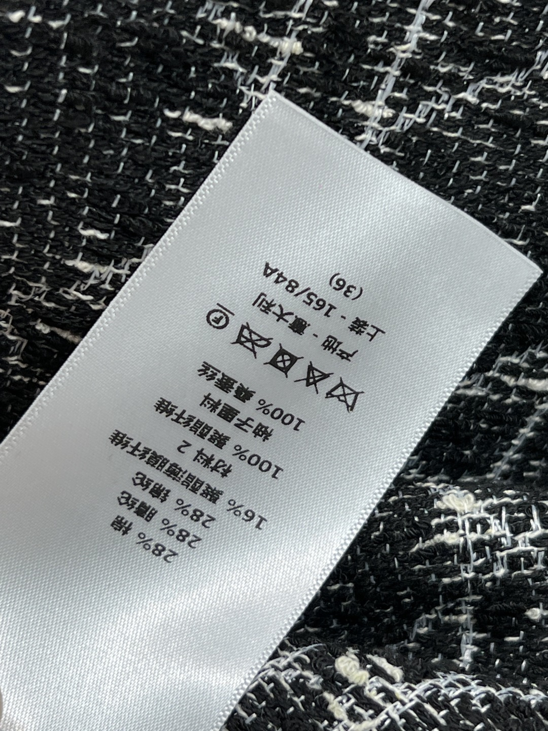 D家 25秋冬新款 藤格纹外套 整体对格剪裁 特别费面料 撞色拼接气质小翻领设计 简单夹克版型 上身超抬