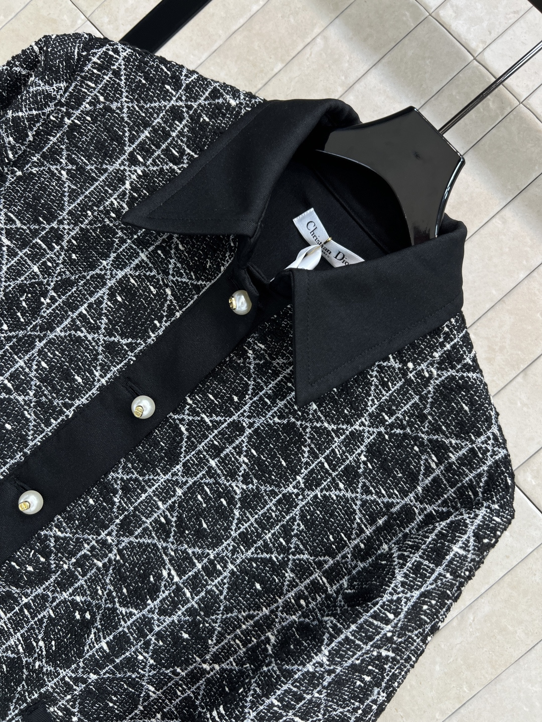 D家 25秋冬新款 藤格纹外套 整体对格剪裁 特别费面料 撞色拼接气质小翻领设计 简单夹克版型 上身超抬