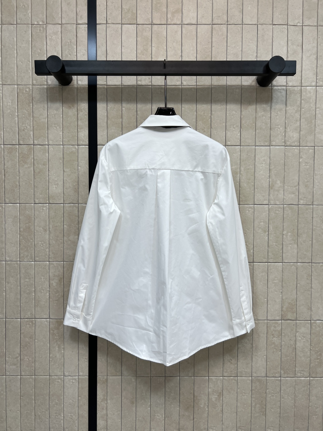 25秋冬新款 徽章领带装饰衬衫 不一样的设计感 无敌帅气的衬衫 简约设计 加入了领带装饰更加显质感时髦范