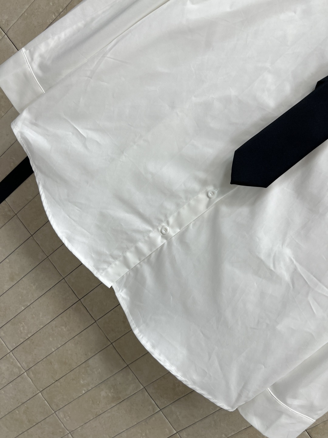 25秋冬新款 徽章领带装饰衬衫 不一样的设计感 无敌帅气的衬衫 简约设计 加入了领带装饰更加显质感时髦范