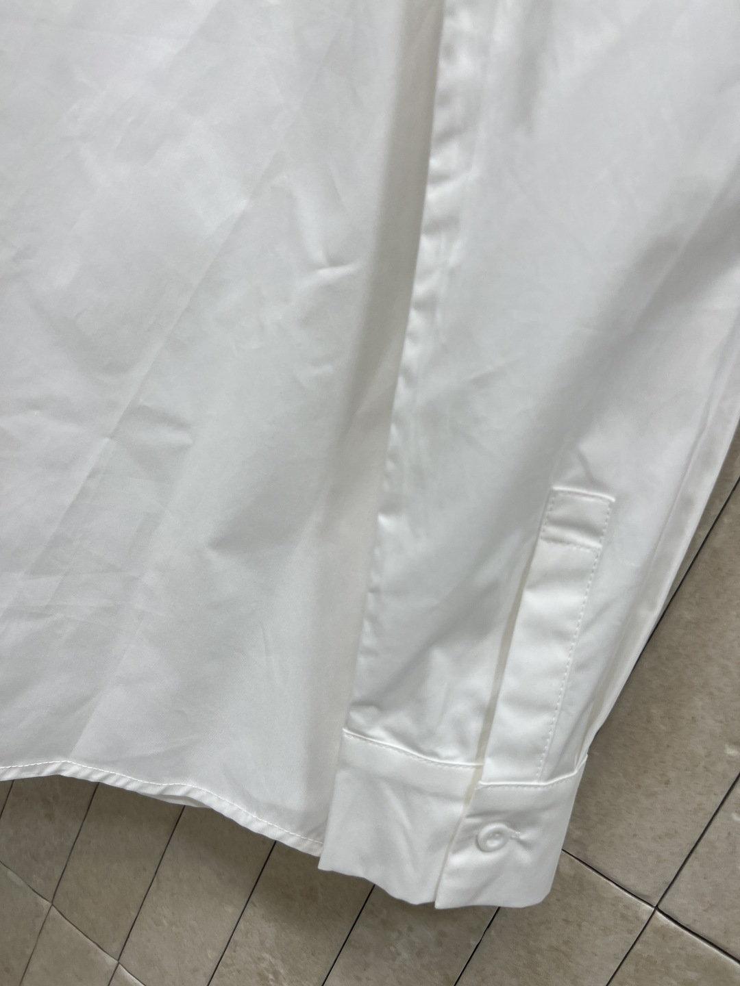 25秋冬新款 徽章领带装饰衬衫 不一样的设计感 无敌帅气的衬衫 简约设计 加入了领带装饰更加显质感时髦范