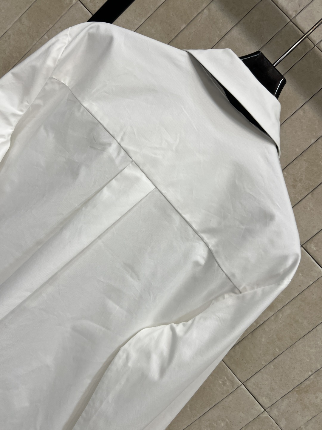 25秋冬新款 徽章领带装饰衬衫 不一样的设计感 无敌帅气的衬衫 简约设计 加入了领带装饰更加显质感时髦范