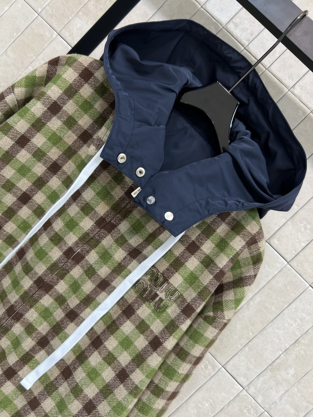 MIu家 26秋冬新款 连帽拼接格纹夹克外套 可拆卸撞色连帽设计 基础翻领格纹衬衫版型上身百搭不挑人 立
