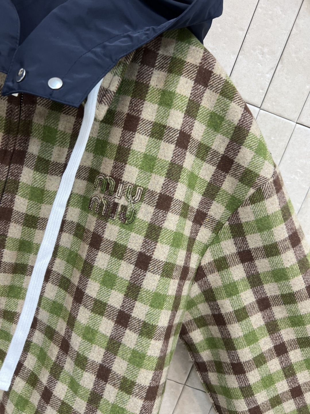 MIu家 26秋冬新款 连帽拼接格纹夹克外套 可拆卸撞色连帽设计 基础翻领格纹衬衫版型上身百搭不挑人 立