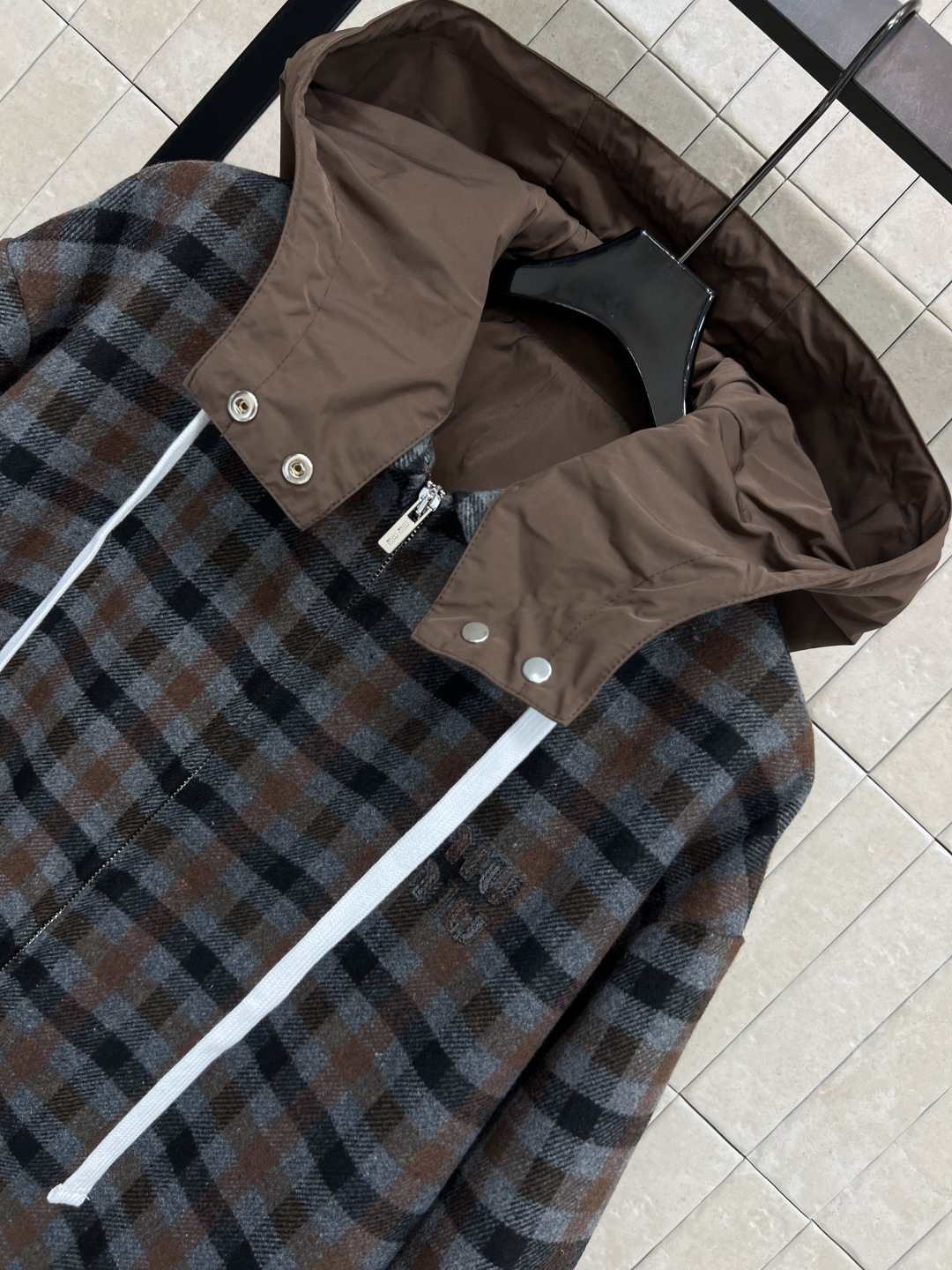 MIu家 26秋冬新款 连帽拼接格纹夹克外套 可拆卸撞色连帽设计 基础翻领格纹衬衫版型上身百搭不挑人 立