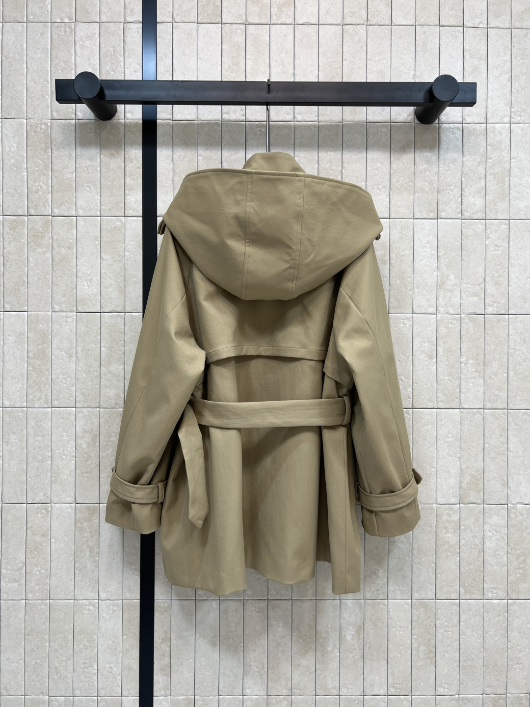 D家 25秋冬新款 连帽立领中长款风衣 博主范穿搭指南 时髦又有风度 可拆卸连帽立领中长款设计 配上腰带