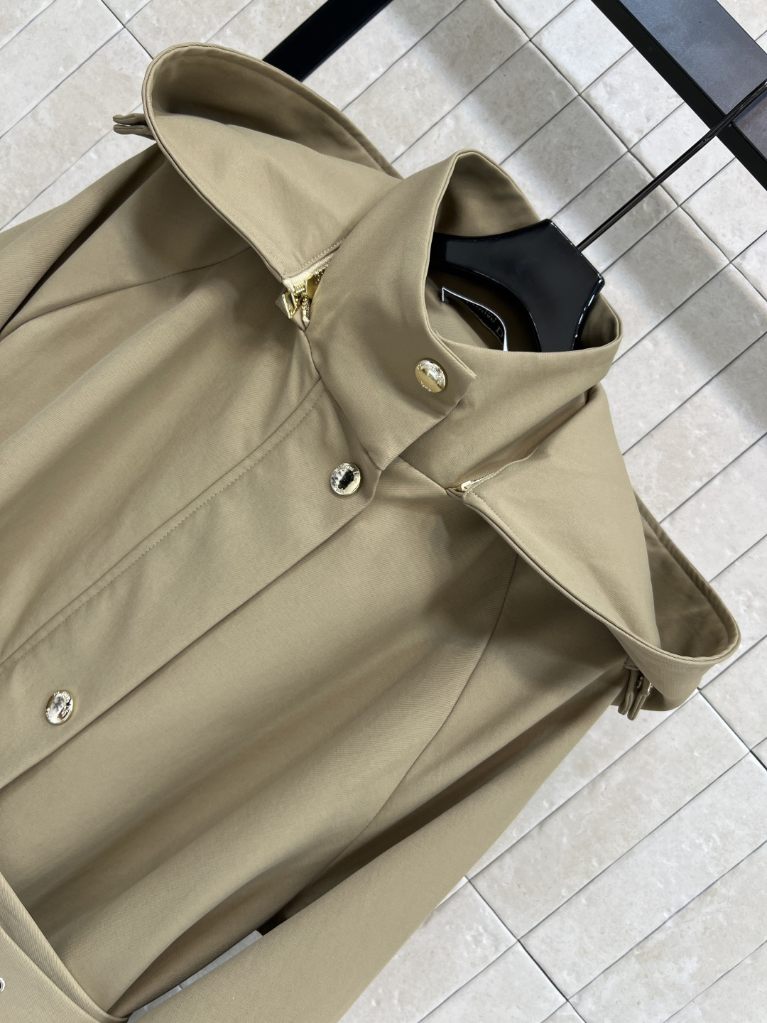 D家 25秋冬新款 连帽立领中长款风衣 博主范穿搭指南 时髦又有风度 可拆卸连帽立领中长款设计 配上腰带