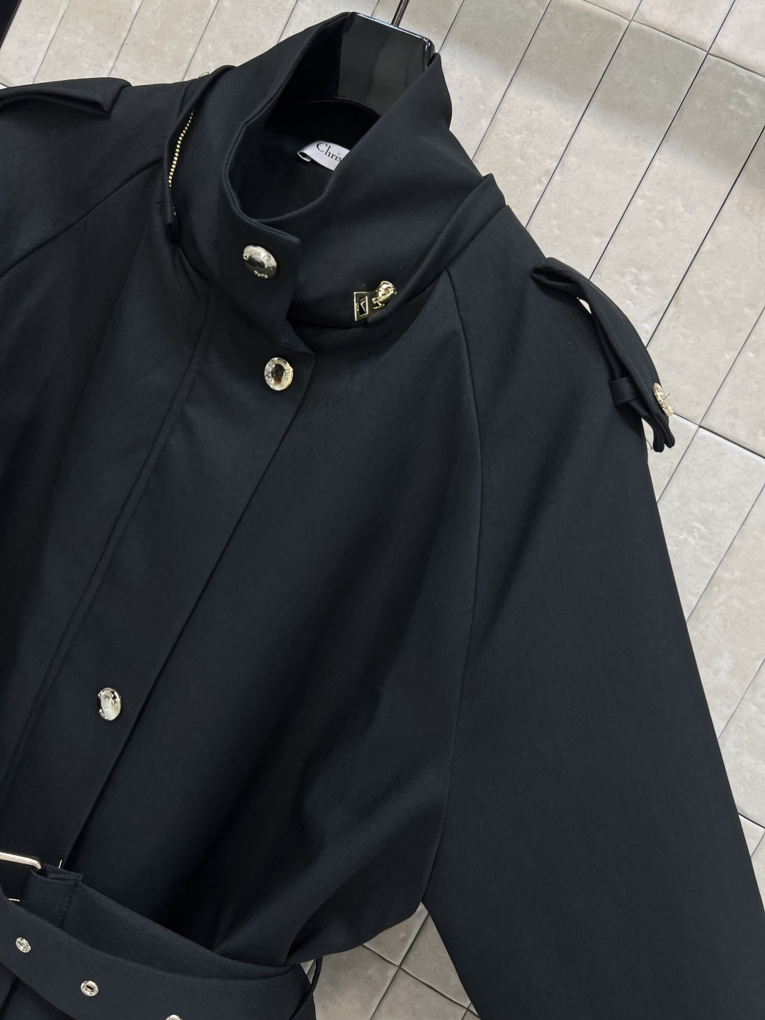 D家 25秋冬新款 连帽立领中长款风衣 博主范穿搭指南 时髦又有风度 可拆卸连帽立领中长款设计 配上腰带