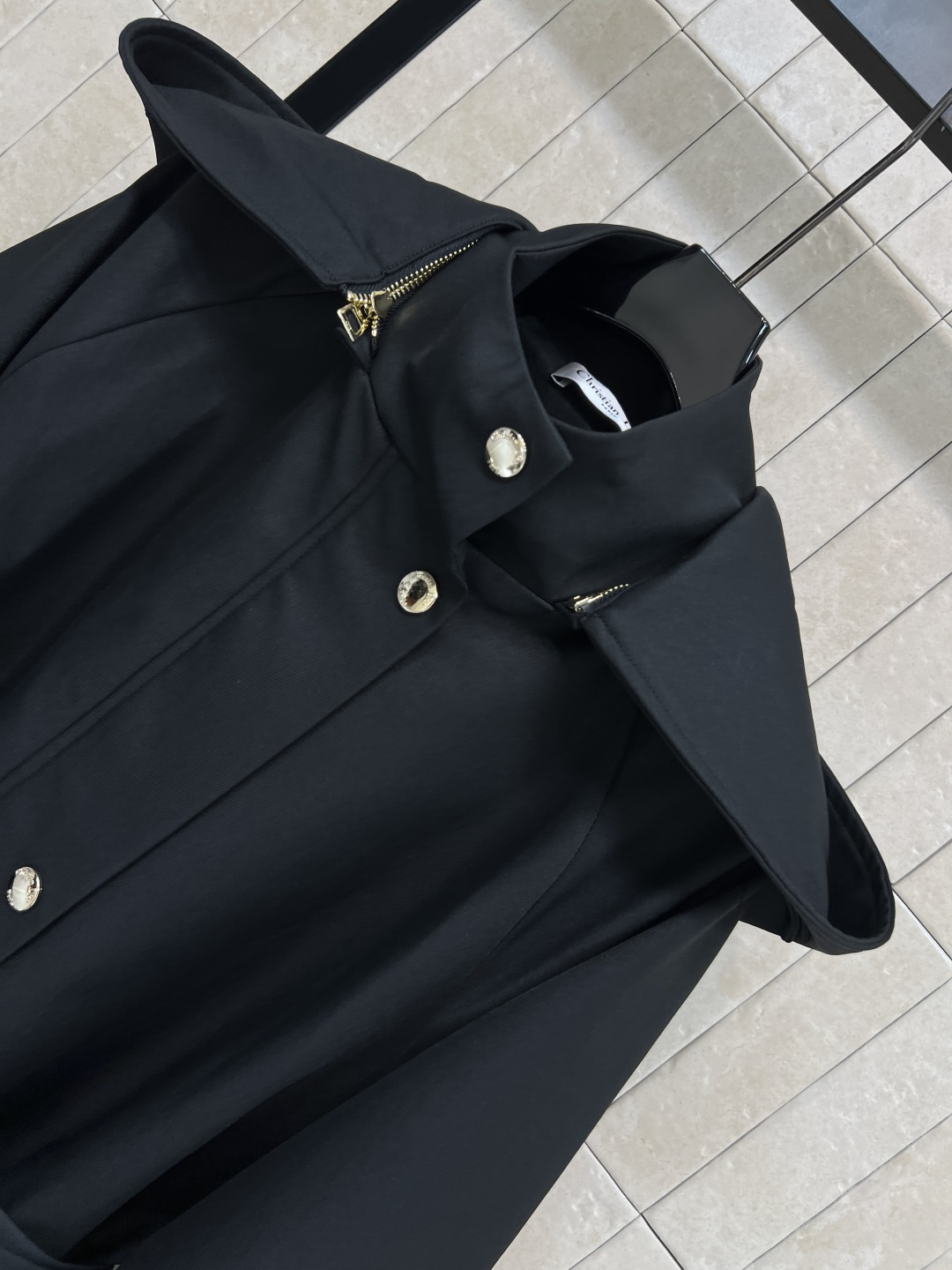 D家 25秋冬新款 连帽立领中长款风衣 博主范穿搭指南 时髦又有风度 可拆卸连帽立领中长款设计 配上腰带