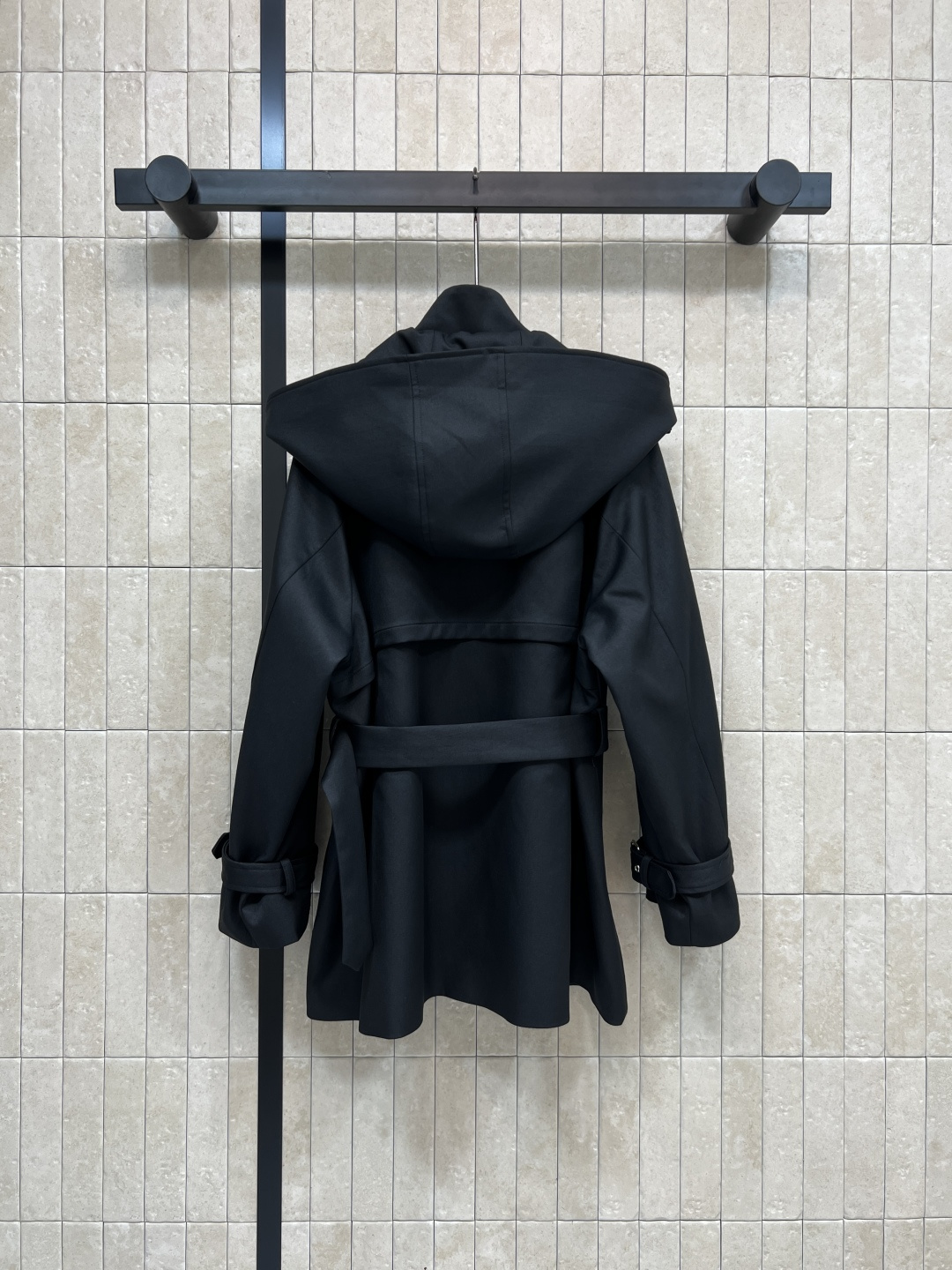 D家 25秋冬新款 连帽立领中长款风衣 博主范穿搭指南 时髦又有风度 可拆卸连帽立领中长款设计 配上腰带