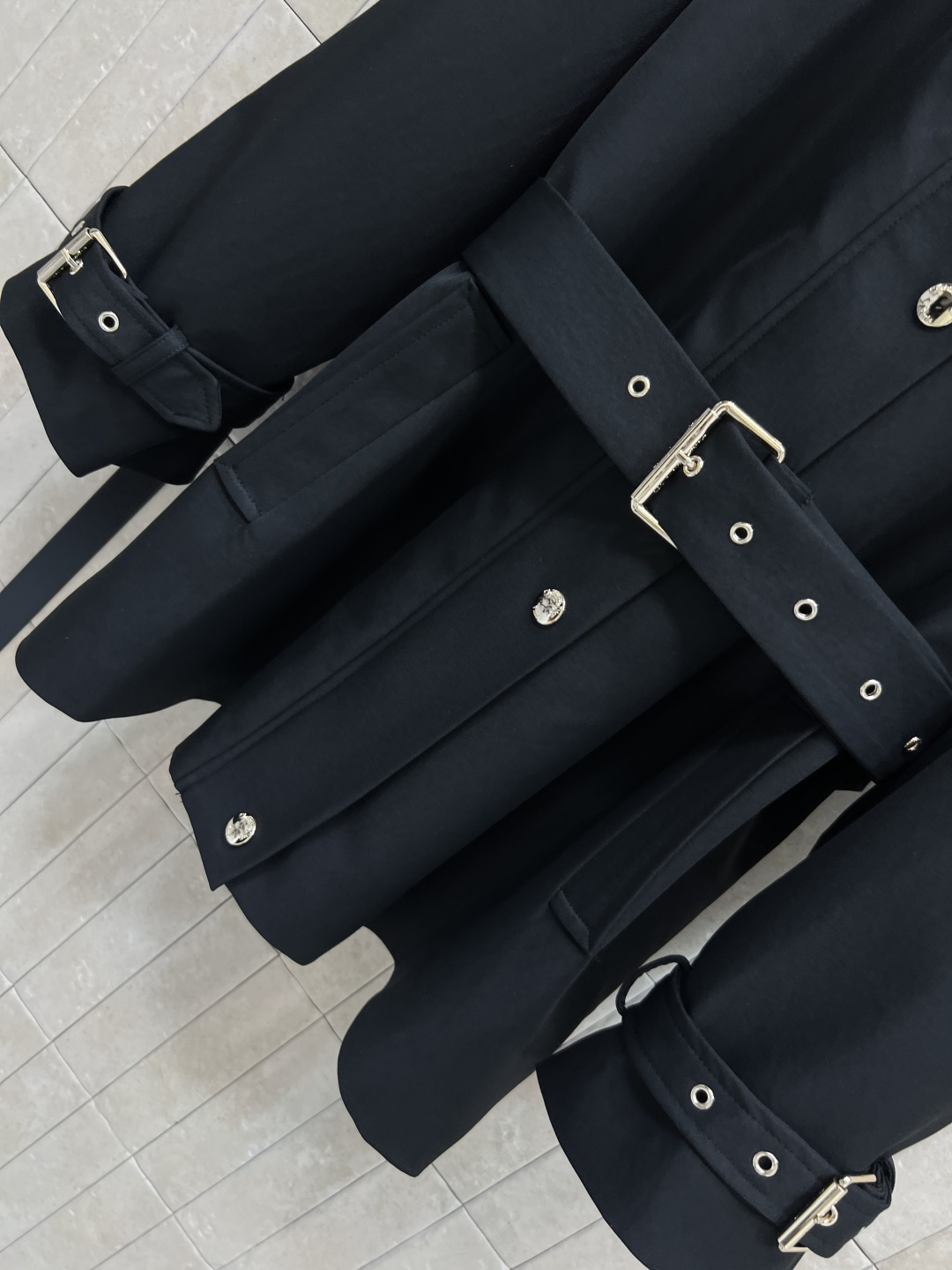 D家 25秋冬新款 连帽立领中长款风衣 博主范穿搭指南 时髦又有风度 可拆卸连帽立领中长款设计 配上腰带