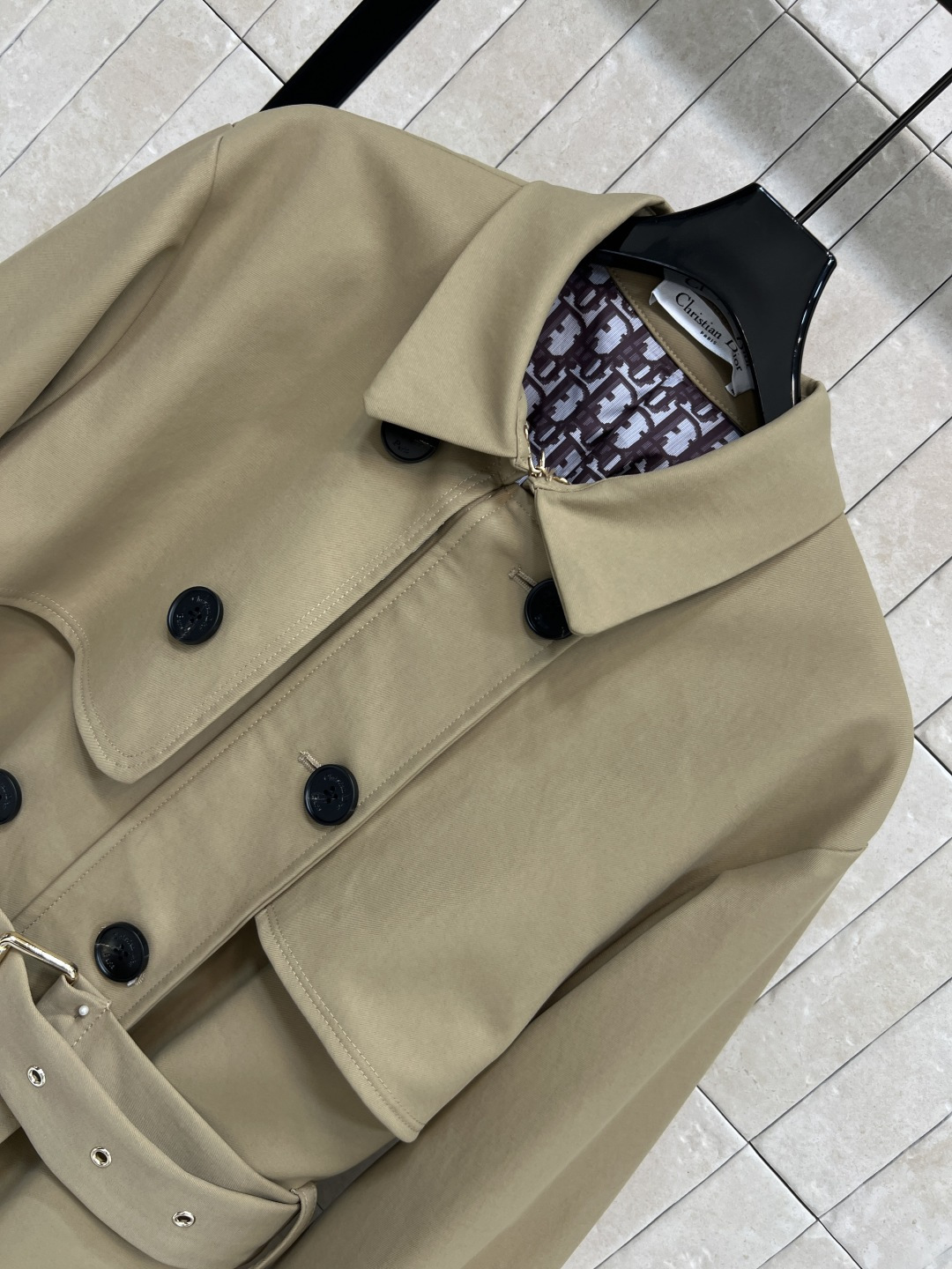 D家 25秋冬新款 经典双排扣风衣外套 每年都会出的经典风衣 上身妙抬气质气场 经典双排扣设计 翻领廓形