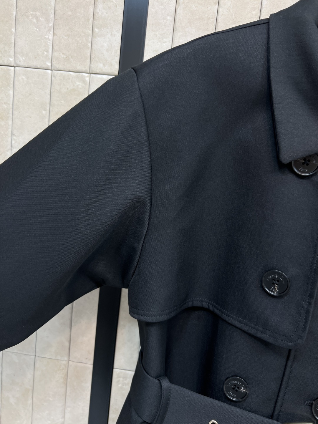 D家 25秋冬新款 经典双排扣风衣外套 每年都会出的经典风衣 上身妙抬气质气场 经典双排扣设计 翻领廓形