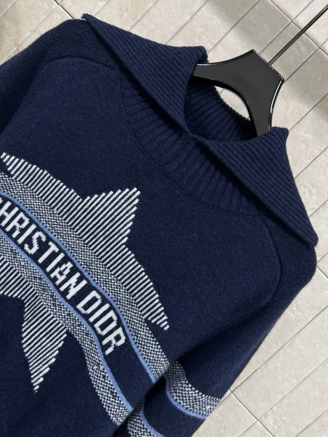 D家 25秋冬新款 星星提花大翻领针织毛衣 YB定染纱线 不是看图做货版本 定位字母+五角星星撞色提花图