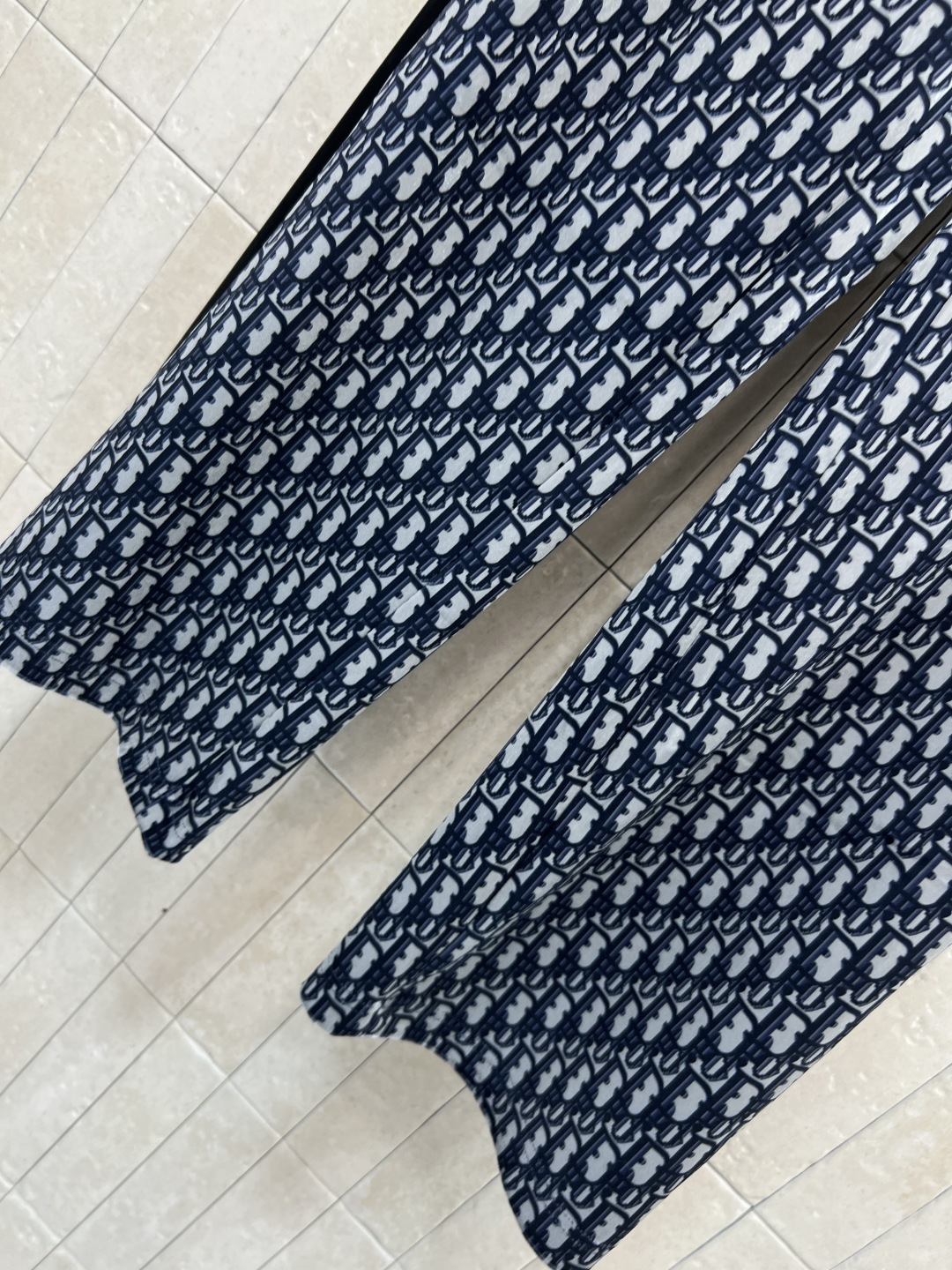 FD家 25秋冬新款 腰间字母提花丝绒裤 定制的D字母织带拼接 直简阔腿裤型 一秒显瘦又百搭 显高显瘦的