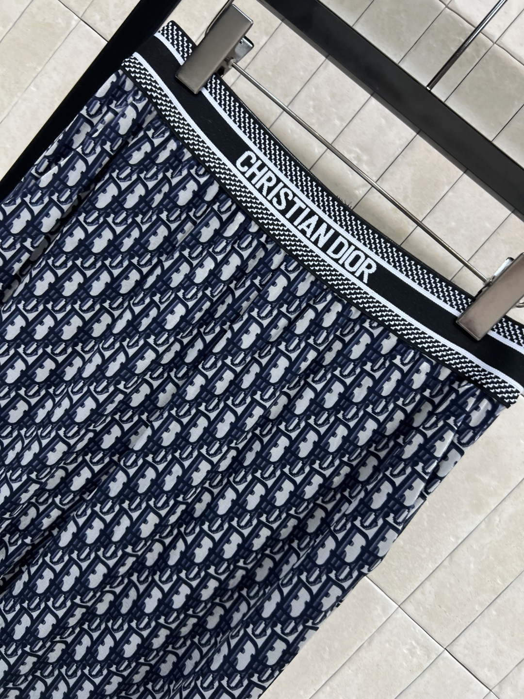 FD家 25秋冬新款 腰间字母提花丝绒裤 定制的D字母织带拼接 直简阔腿裤型 一秒显瘦又百搭 显高显瘦的