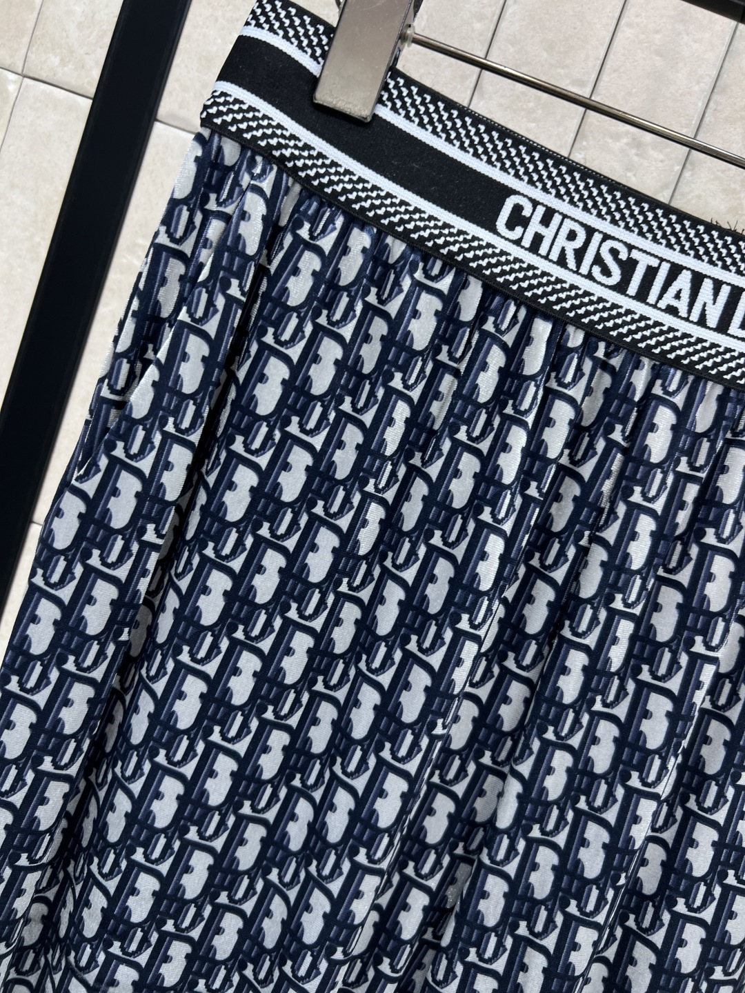 FD家 25秋冬新款 腰间字母提花丝绒裤 定制的D字母织带拼接 直简阔腿裤型 一秒显瘦又百搭 显高显瘦的