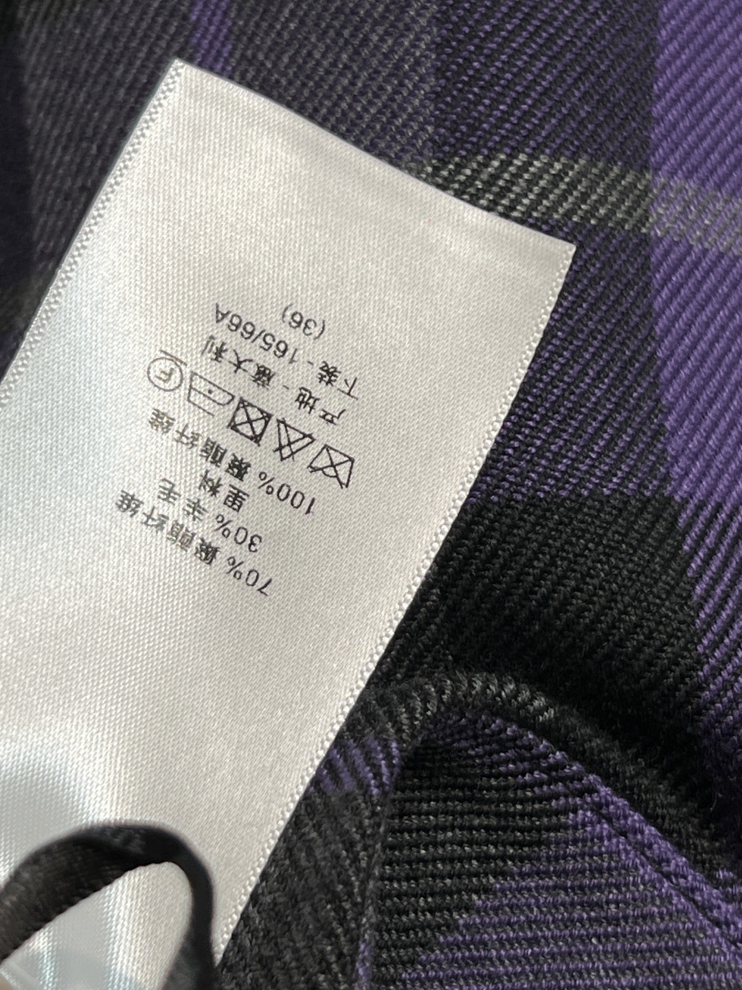 D家 25秋冬新款 复古格纹毛呢系列 褶皱毛边包臀裙 很显女性气质的半裙 右侧褶皱开叉设计 若隐若现的特