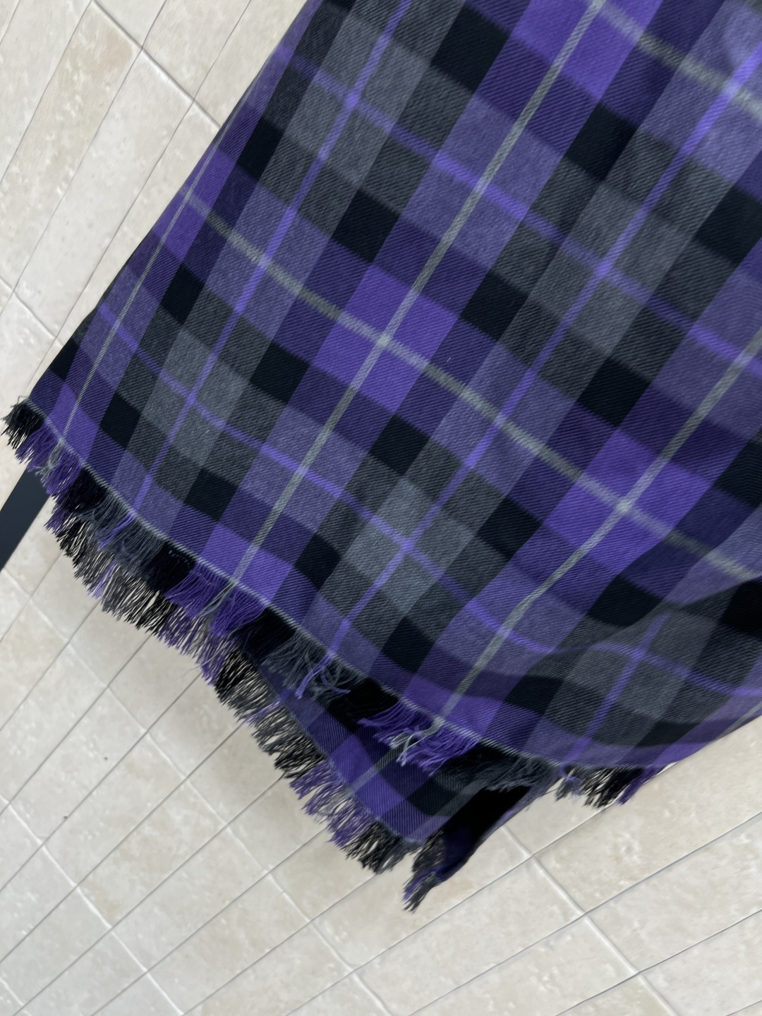 D家 25秋冬新款 复古格纹毛呢系列 褶皱毛边包臀裙 很显女性气质的半裙 右侧褶皱开叉设计 若隐若现的特