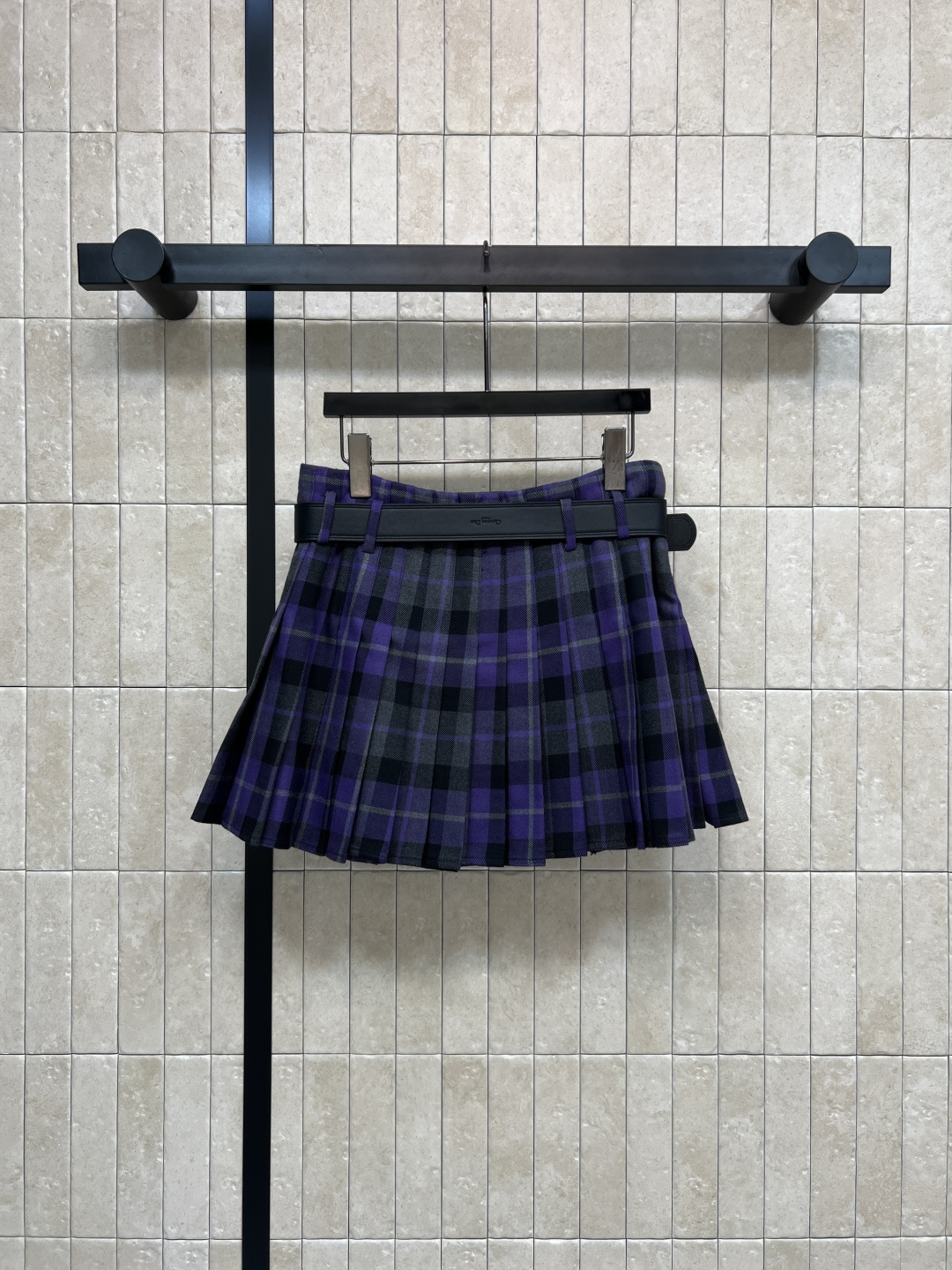 D家 25秋冬新款 复古格纹毛呢系列 一片式围裹设计百褶半短裙 搭配定制的皮扣很好看很吸睛 一片式的设计