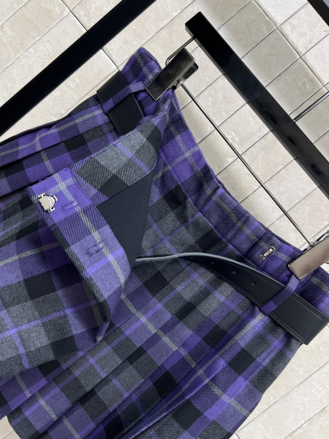 D家 25秋冬新款 复古格纹毛呢系列 一片式围裹设计百褶半短裙 搭配定制的皮扣很好看很吸睛 一片式的设计