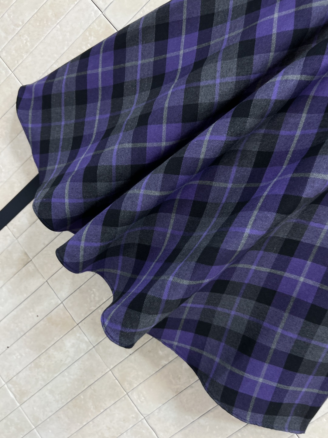 D家 25秋冬新款 复古格纹毛呢系列 高腰长半裙 高腰a字伞裙摆 很显女性气质的半裙 定制的紫色复古格纹