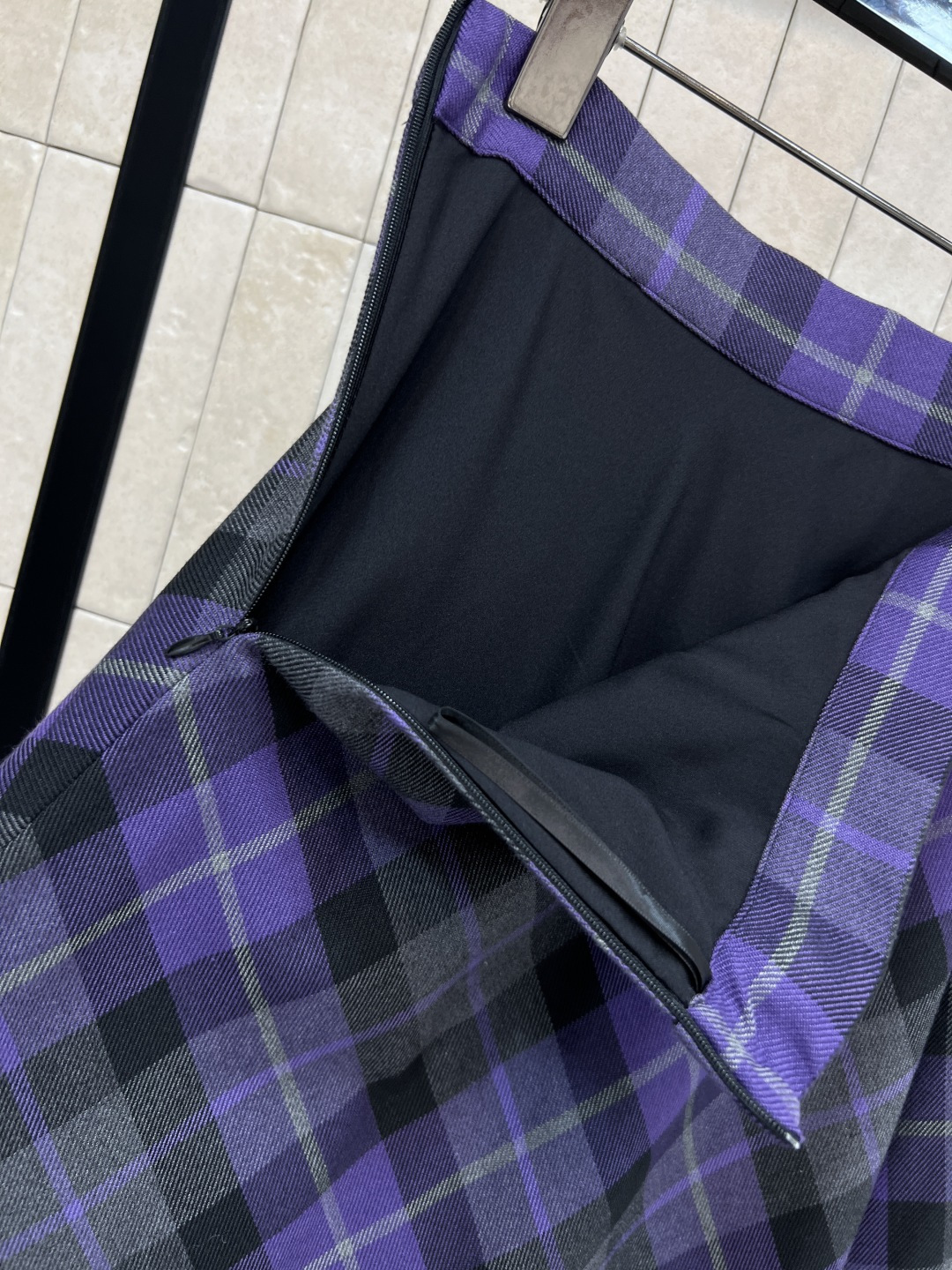 D家 25秋冬新款 复古格纹毛呢系列 高腰长半裙 高腰a字伞裙摆 很显女性气质的半裙 定制的紫色复古格纹