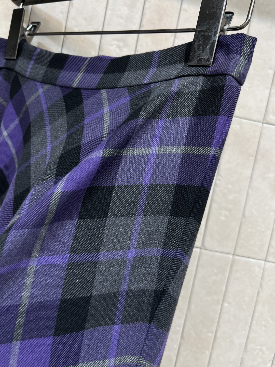 D家 25秋冬新款 复古格纹毛呢系列 高腰长半裙 高腰a字伞裙摆 很显女性气质的半裙 定制的紫色复古格纹