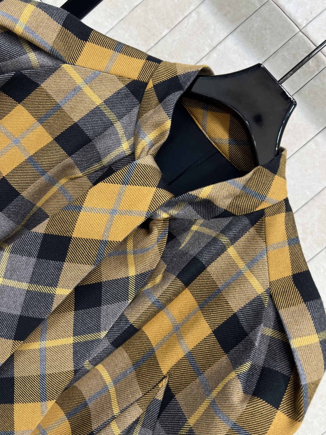 D家 25秋冬新款 复古格纹毛呢系列 泡泡袖小外套+西装外套+一片式百褶短裙+一片式百褶半身裙+吊带连衣