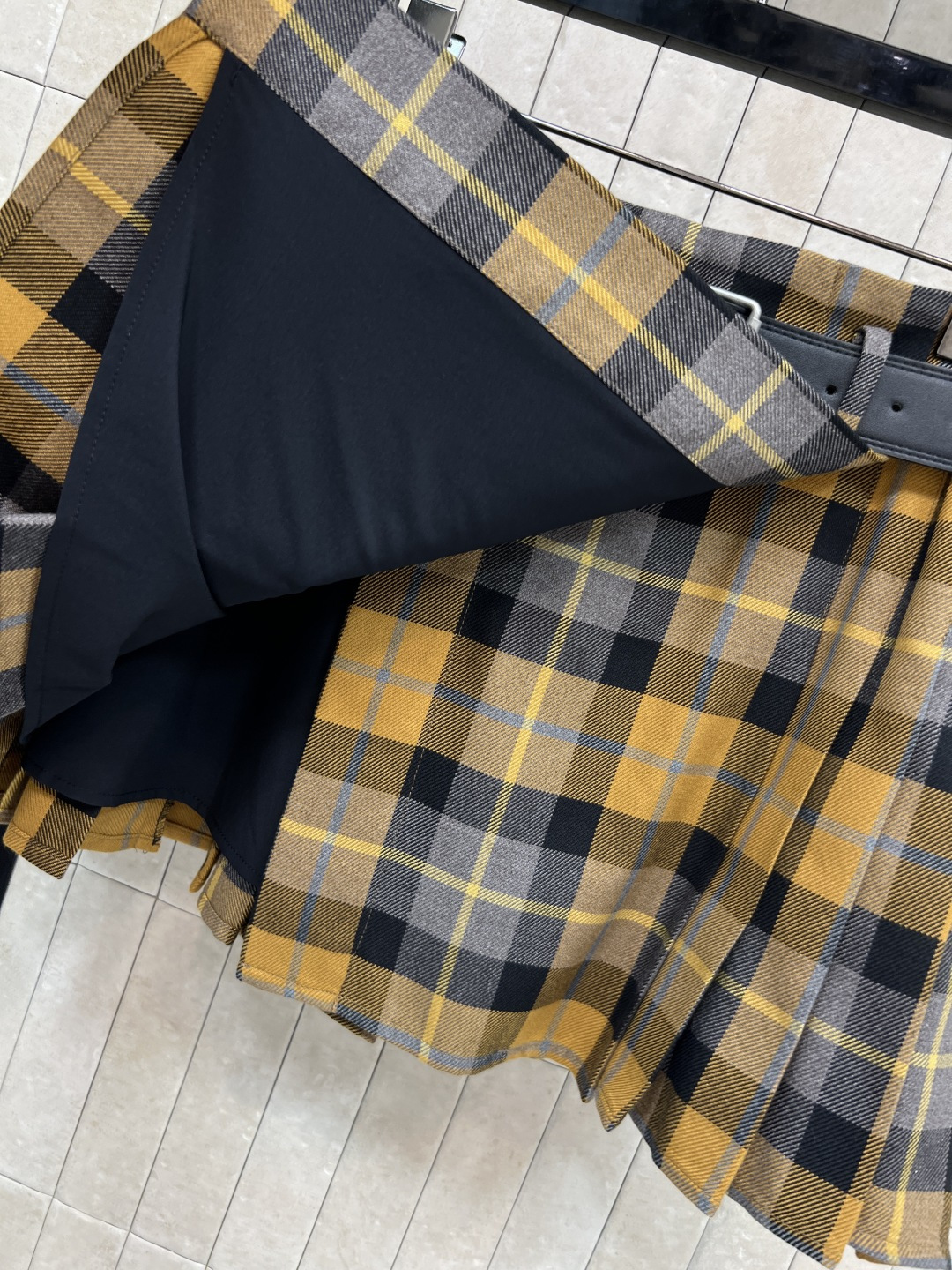 D家 25秋冬新款 复古格纹毛呢系列 泡泡袖小外套+西装外套+一片式百褶短裙+一片式百褶半身裙+吊带连衣