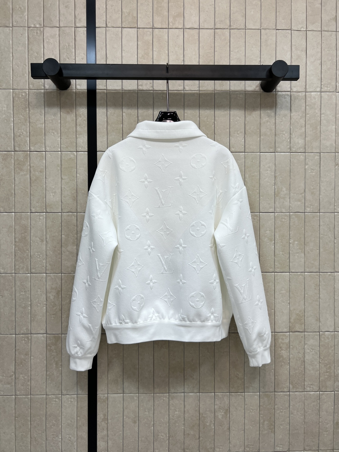 L家 25秋冬新款 老花浮雕提花立领拉链卫衣 版型宽松百搭不挑人 彰显减龄青春活力气息 老花皮绳拉链点缀