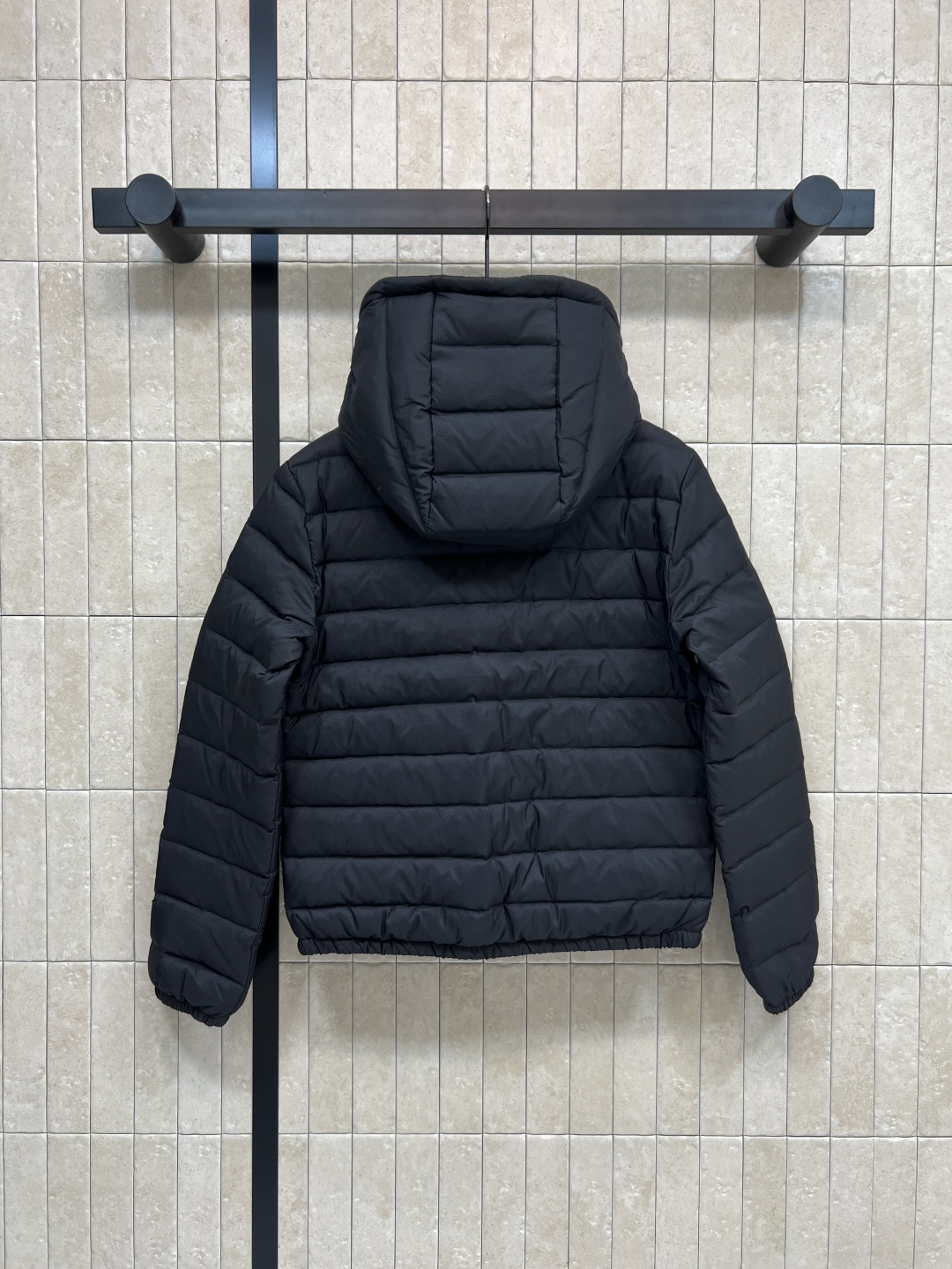 M 家 25秋冬新款 连帽薄款羽绒服 重磅羽绒填充 保暖性极佳轻薄不臃肿 休闲时尚百搭单品 重工横条纹车