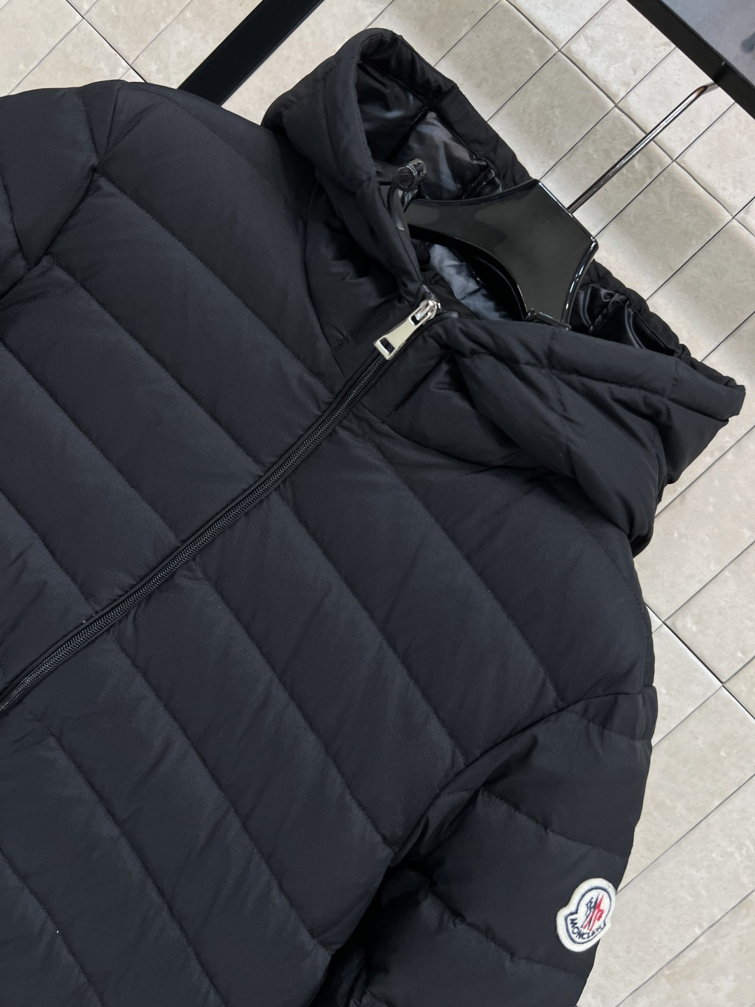 M 家 25秋冬新款 连帽薄款羽绒服 重磅羽绒填充 保暖性极佳轻薄不臃肿 休闲时尚百搭单品 重工横条纹车