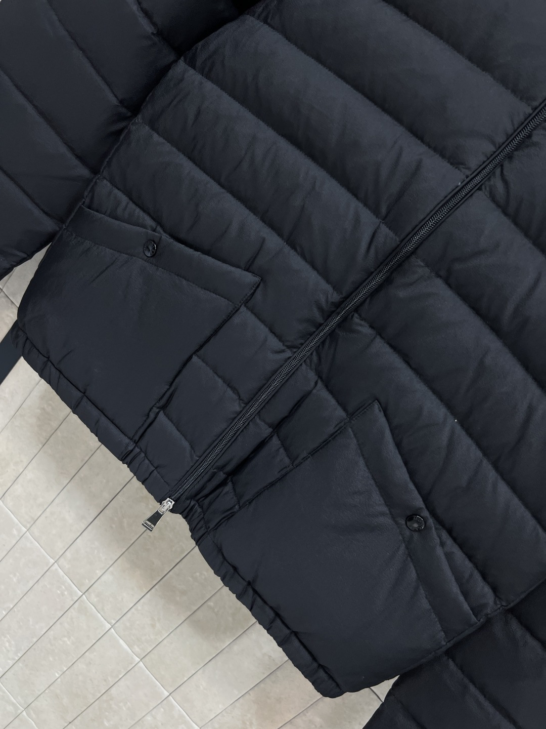 M 家 25秋冬新款 连帽薄款羽绒服 重磅羽绒填充 保暖性极佳轻薄不臃肿 休闲时尚百搭单品 重工横条纹车